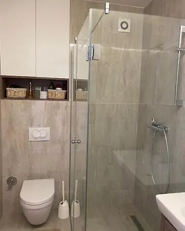 The View - To Door Apartment *