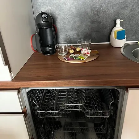 The View - To Door Apartment *