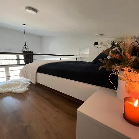 The View - To Door Apartment *