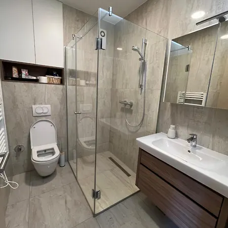 The View - To Door Apartment