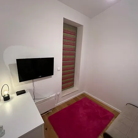 The View - To Door Apartment *